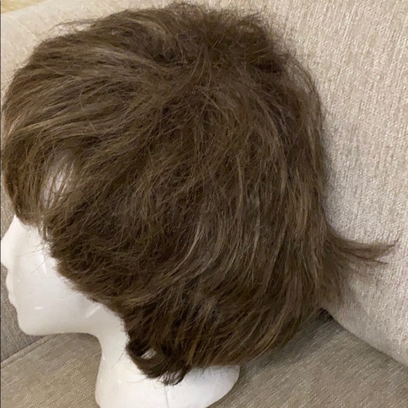 Wig - Picture 5 of 8